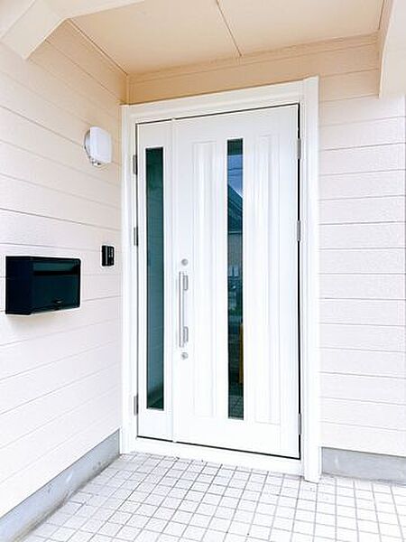 【リフォーム済】玄関ドア、インターホン、照明を交換しました。玄関は住宅の顔なので印象がガラッと変わりました