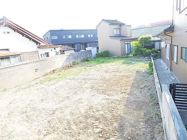 別角度から撮影した現地写真になります。