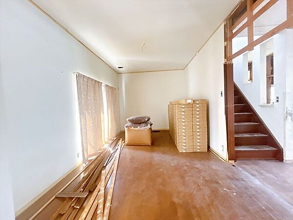 【リフォーム中】1F洋室になります。壁天井クロス張替え、床はフローリングで仕上げます。