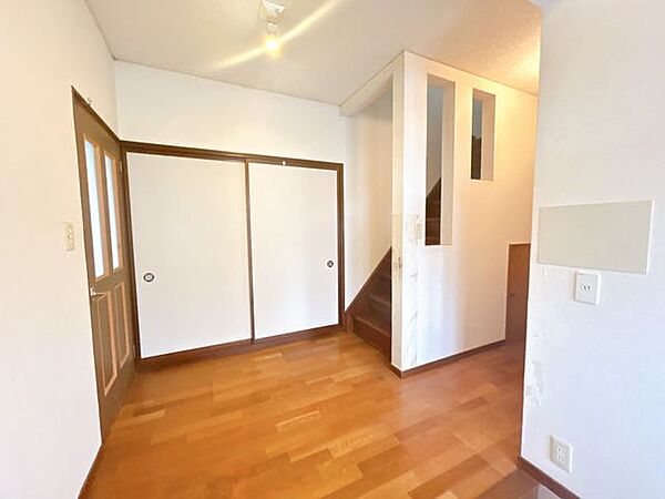 【リフォーム中】1階廊下写真になります。