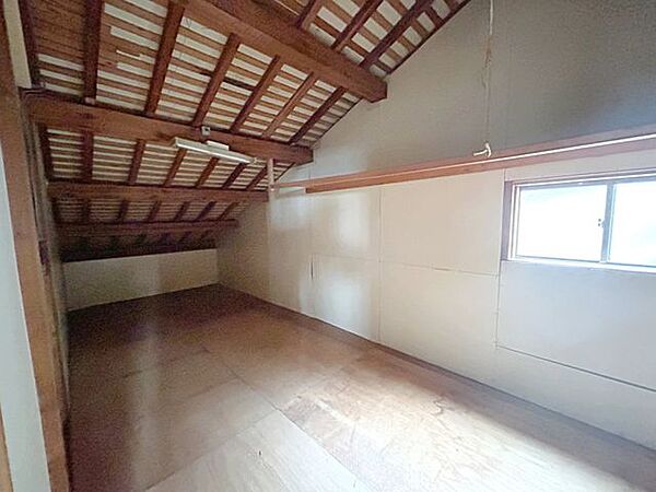 【リフォーム中】2階屋根裏部屋になります。
