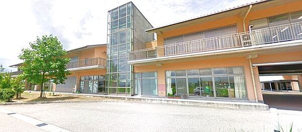 射水市立新湊南部中学校 徒歩42分。 3320m