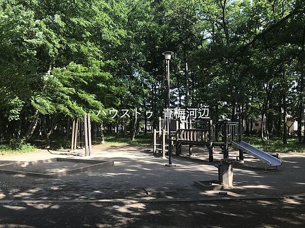 新田山公園新田山公園　ログハウスのある広い公園。トイレや駐車場なども整備されていて綺麗。1周約800ｍのジョギングコースもあり、軽い運動やわんちゃんのお散歩にもグッド 19m