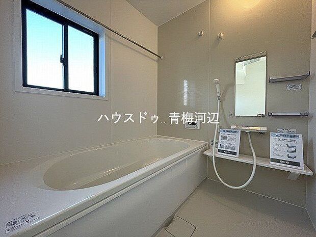 浴室：足を伸ばせるお風呂♪毎日の疲れを癒したり、子どもとの会話ができるのは広いバスタブならではですね！