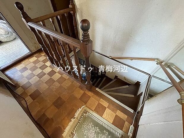階段・2階廊下