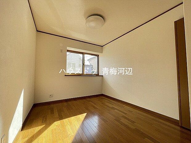 5.5帖洋室：小ぶりなお部屋ですが、収納もしっかりとあるので、お部屋を広く使えます。