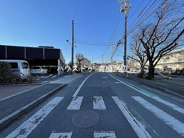 【北東側前面道路】