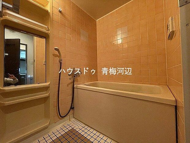 浴室：タイルの浴室はお手入れがしやすく、耐久性も高いがメリットです。清潔でキレイなお風呂を保ちやすいのはうれしいですね。