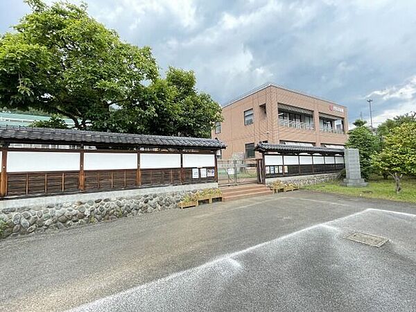 四恩幼稚園四恩幼稚園仏教保育を基に豊かな自然環境の中で、心身を健やかに育みます。感謝と思いやりの心を大切に、伸び伸びと表現する力を養います。正しい言葉と習慣、生活する上で必要な感覚と思考を高め…