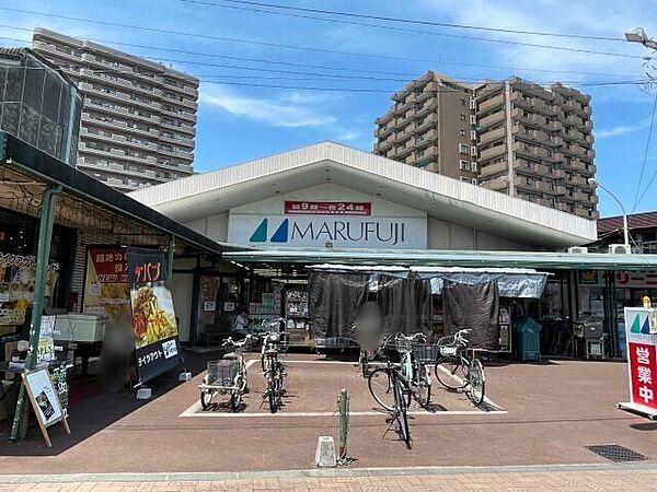 スーパーマルフジ　東青梅店営業時間：9時00分～0時00分※年末年始の営業時間は変更になります 610m