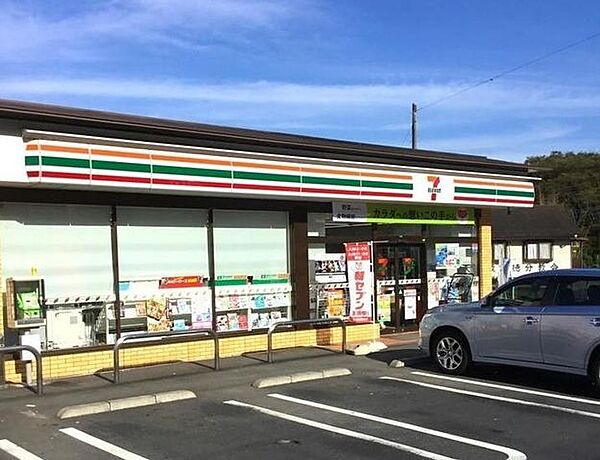 セブンイレブン青梅柚木店スローガンは「近くて便利」。地域の人へのサービスを重視し、配達サービスにも力を入れている。（電子マネー利用可　ＡＴＭあり　ネット通販あり）nanacoポイントサービスあり…