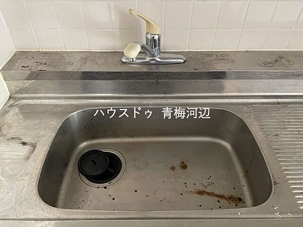 シンク：使い勝手の良いシンクを備え、毎日のお料理や後片付けも快適です。