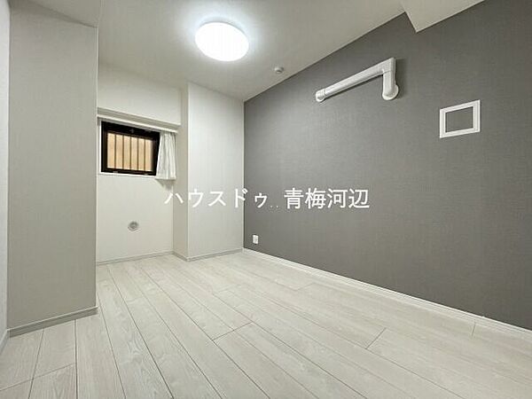 5帖洋室：暗くなりがちな北側のお部屋ですが窓もあるので1日中安定した採光を期待できそうです。