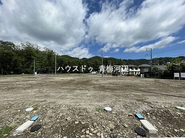 外観：間口が広いので駐車がしやすいお土地です。
