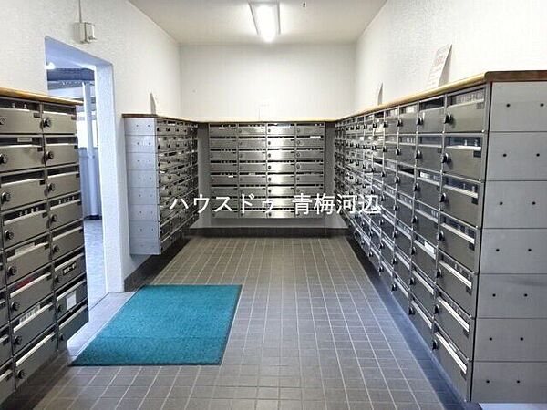 集合ポストは建物内の1階に設置されているので、大切な郵便物が濡れません。