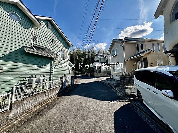 前面道路：住宅街に面した道路になります。車はスピードを抑えるので騒音も抑えられます。