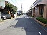 外観：前面道路：閑静な住宅街に位置し、落ち着いた暮らしを叶える住環境です。
