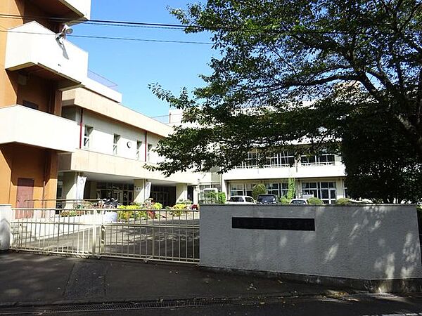 青梅市立霞台中学校教育目標健全な人間の育成を目指して〇 自分も人も大切にしよう　〇 心もからだも鍛えよう〇 自ら学んでいこう 1520m