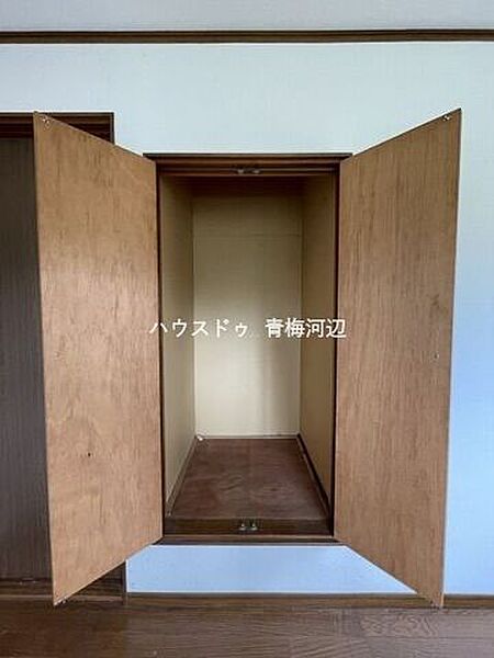 東側6帖洋室収納：収納Bグッズなどを使うことでより空間を有効に活用できそうです！
