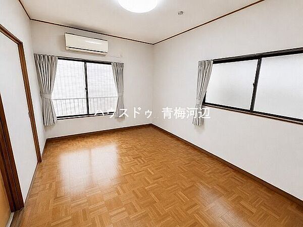 2階洋室：2面採光なので、通風・採光良好です。※一部CG家具消し加工処理をしています。
