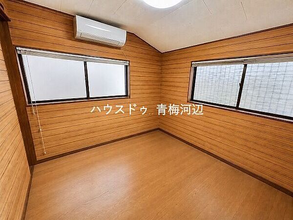 2階洋室：小さめのお部屋ですが納戸として利用したり、ウオークインクローゼットとしてご家族分の衣類の収納にと活用していただけます。※一部CG家具消し加工処理をしています。