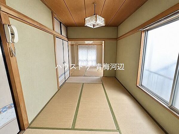 6帖和室：押入があり、お布団などをしまうことができます。収納グッズを使って空間を有効活用することができそうですね。※一部CG家具消し加工処理をしています。