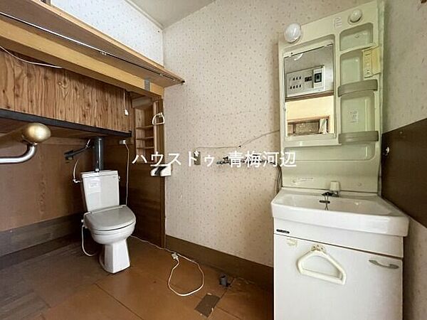 洗面所：洗面スペースとトイレが一体となっており、水回りがまとまった使い勝手の良い間取りです。