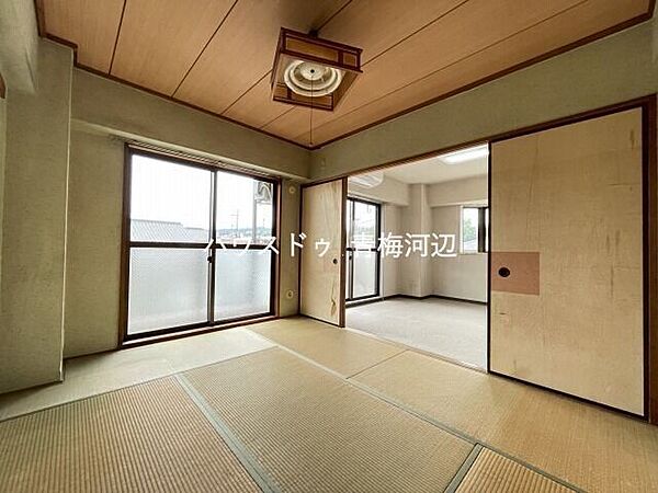 和室：畳の香りと和の空間でリラックスできそうですね◎ゆっくりお茶を飲んだり、来客用のスペースとしても活用できます。