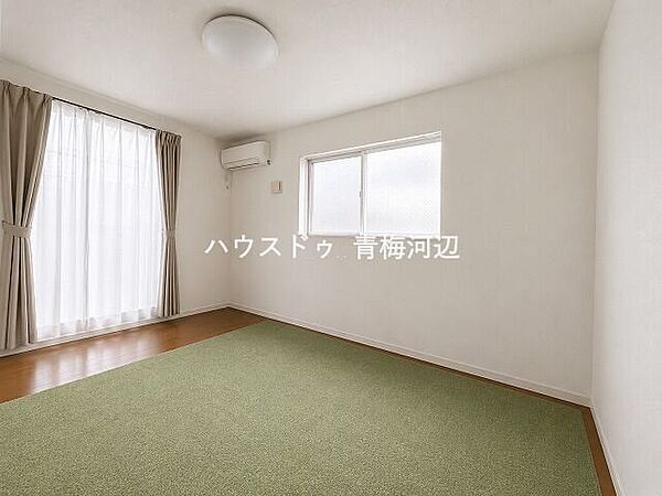 2階洋室：2面採光なので、通風・採光良好です。写真には写っていませんが、クローゼット2箇所完備しています。※一部CG家具消し加工処理をしています。