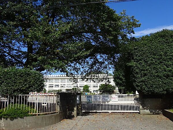 青梅市立第三小学校児童の「会社」製作タオルの販売など起業家教育の実施　1学年3～4クラス　特別支援学級あり 770m