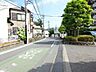 外観：前面道路：ゆとりのある前面道路で、お車の出し入れもスムーズです。