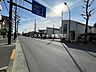 外観：南側前面道路：見晴らしの良い前面道路です。