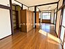 洋室：1階6帖洋室：大きめの窓から陽射しがたっぷり降り注ぎ、明るいお部屋になっていて気持ちよく過ごしていただけます。※一部CG家具消し加工処理をしています。