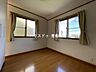 洋室：北側5.4帖洋室：北側にあるお部屋ですが、たっぷりと日差しが降り注ぐので明るい空間になっています。プライベートの時間も気持ちよく過ごすことができます。