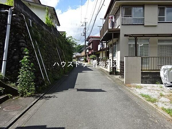 前面道路：幅員約4ｍの前面道路になります。大型車の通行が少ないので、振動や騒音が抑えられます。