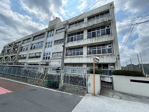 青梅市立第一中学校 2370m