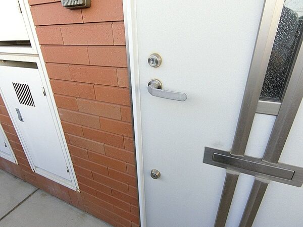 画像17:防犯性の高いWロックドア採用