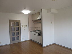 アーバンイースト 102 1階3LDKのリビング/ダイニング