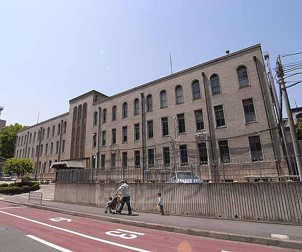 画像13:京都府警察本部まで779m 京都府警の中心。京都府警本部です。