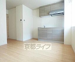 JR山陰本線 円町駅 徒歩7分の賃貸マンション 1階1DKのリビング/ダイニング