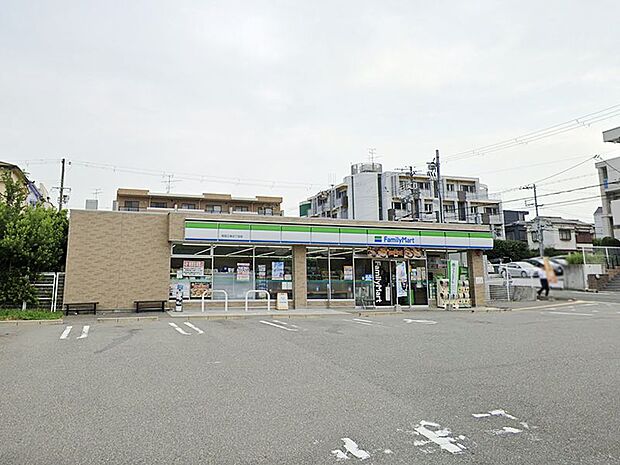 ファミリーマート　吹田江坂五丁目店（476m）
