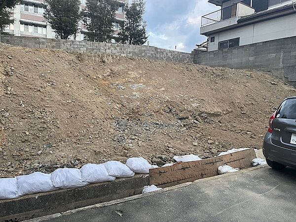 現況更地です。お気軽にお問い合わせください♪