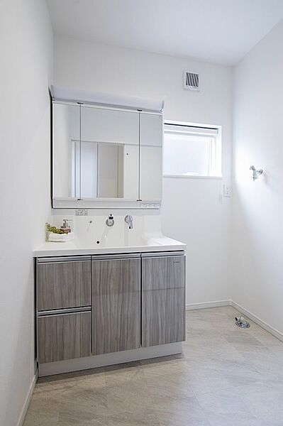 【建物プラン例】建物価格：1500万円、建物面積：82.64m2、間取：3LDK