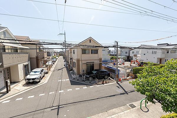 周辺は閑静な住宅街で、子育てもしやすい環境が整っています！