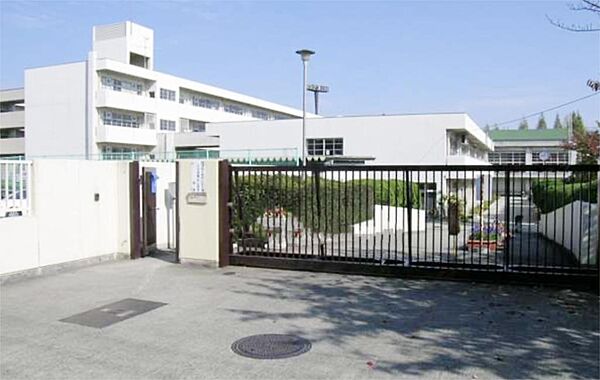 吹田市立片山中学校（1135m）