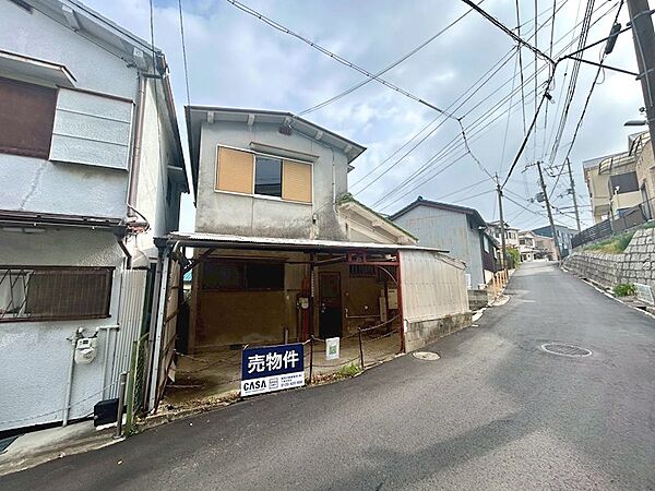 間口広々約7.0mございますので、お車の出し入れもしやすいですね。