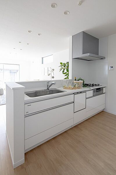 【建物プラン例】建物価格：1800万円 建物面積：99.17m2 間　　取：4LDK