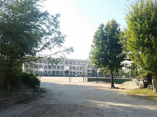 豊中市立熊野田小学校（997m）