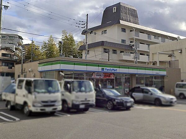 ファミリーマート 豊中東泉丘店（728m）