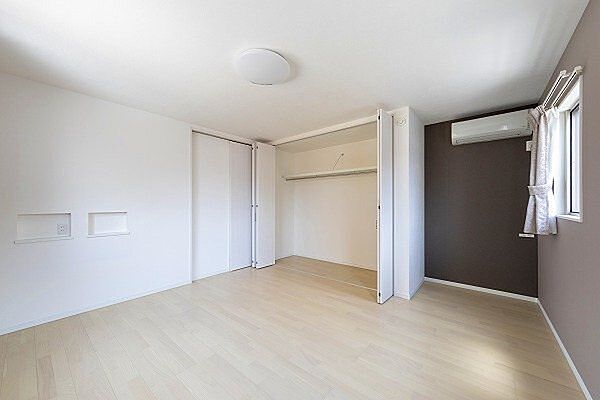 【リビング以外の居室】全居室フローリングです。インテリアが映えやすく、お好きな家具でコーディネートを楽しんでいただけます。